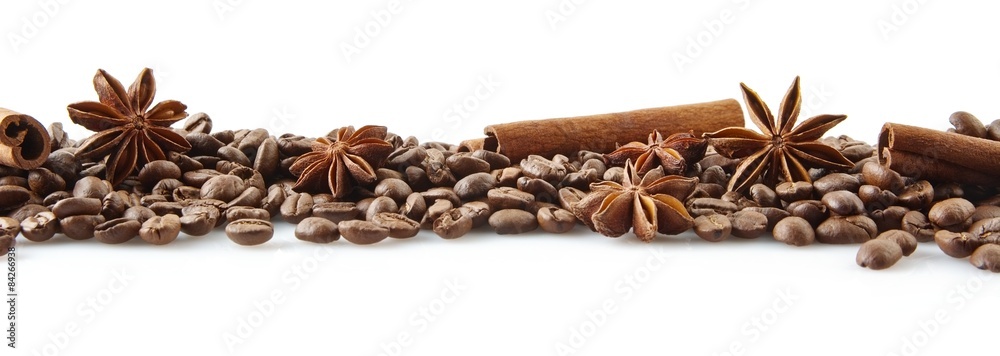 Scattered coffee beans in line on white - obrazy, fototapety, plakaty 