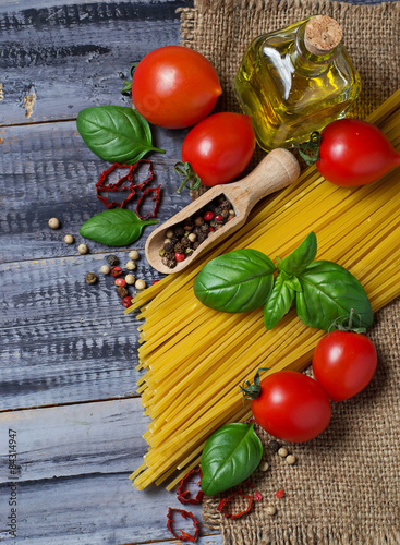 Naklejka dekoracyjna Italian food pasta, tomato, basil, olive oil, pepper