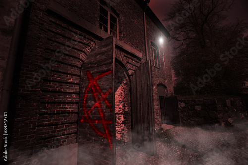 Fotomural ancient mysterious scary house in the night