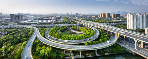 Fotografía traffic on elevated expressway