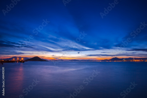 Photo twilight of Victoria Harbour Western, Hong Kong