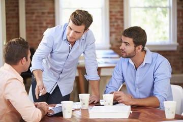 Wall Mural - Group Of Businessmen Meeting To Discuss Ideas