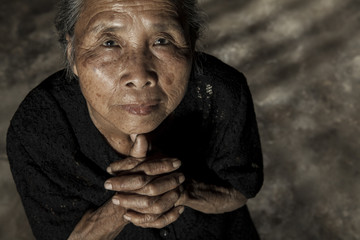 Wall Mural - Elderly woman praying