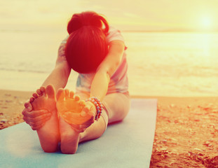 Poster - Woman doing yoga exercise on beach