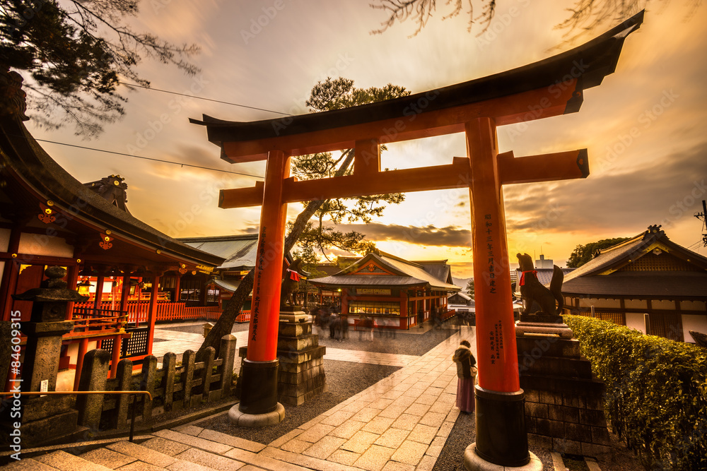 Fushimi Inari Taisha Shrine in Kyoto, - obrazy, fototapety, plakaty 
