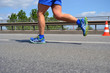 Die Beine eines Marathonläufers