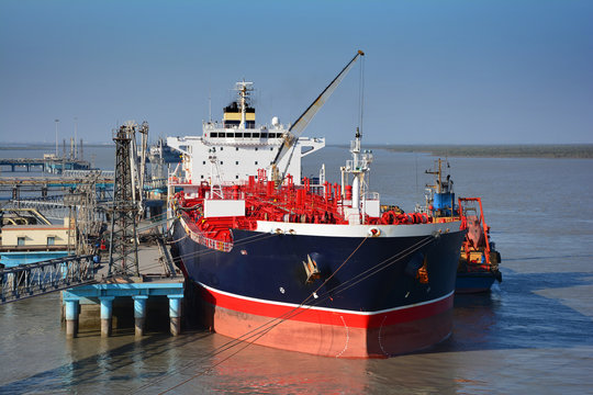 Fototapete - chemical tanker in the port for loading and bunkering operation