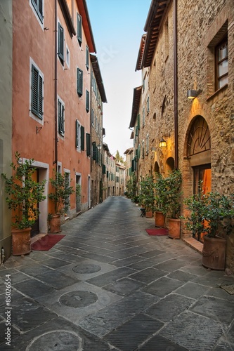 Naklejka na drzwi Picturesque nook of Tuscany