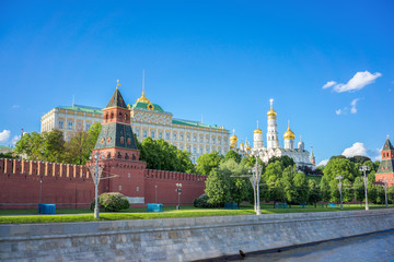 Fototapete - Amazing Landscape of the Kremlin Wall and Moscow river