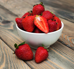 Wall Mural - Bowl with strawberries