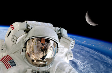 Wall Mural - astronaut spaceman isolated helmet