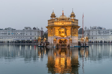 Wall Mural - The Golden Temple, Amritsar at dusk.