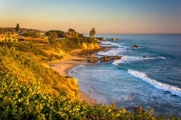 Canvas Print - View of cliffs along the Pacific Ocean, from Corona del Mar, Cal