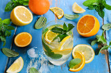 Fototapeta Młodzieżowe - Drink with citrus