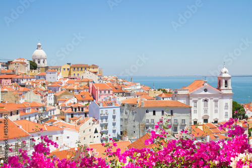 Naklejka na drzwi view of Alfama, Lisbon, Portugal