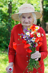 Canvas Print - Elderly with a bouquet