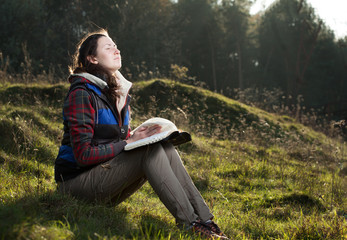 Wall Mural - Bible study in the park