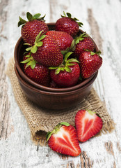 Wall Mural - Bowl with strawberries