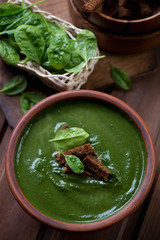 Poster - Top view of fresh spinach cream-soup with croutons, close-up