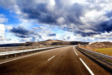 Fototapete - Concepto de aventuras viajes por carretera.Autopista,itinerario y turismo