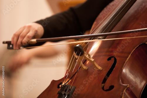 Fotografía The bow on the strings cello closeup