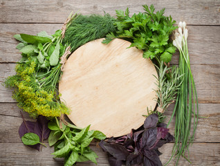 Poster - Fresh garden herbs and cutting board