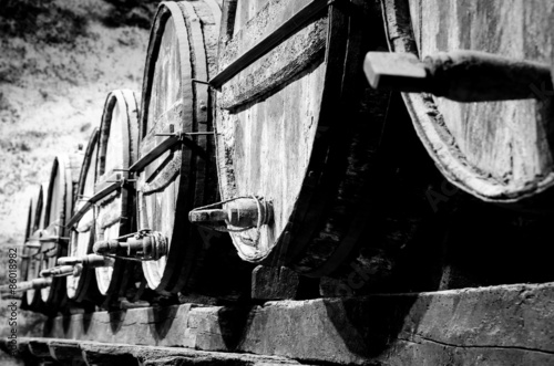 Photo Whisky or wine barrels in black and white