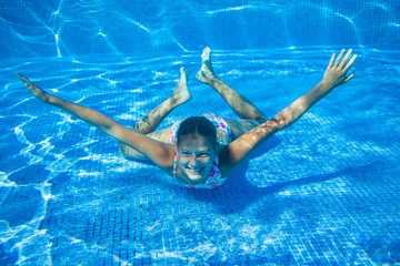 Canvas Print - Underwater girl