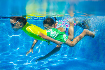 Canvas Print - Underwater kid