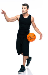 Canvas Print - Portrait of a sports man playing in basketball