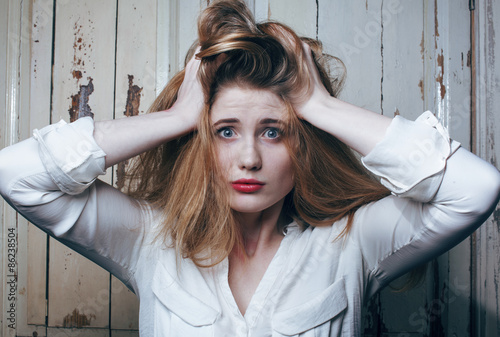 Fotografía problem depressioned teenage with messed hair and sad face, real
