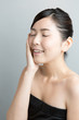 © one - 肌の綺麗な女性