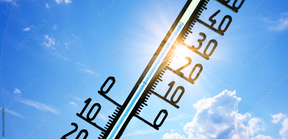 Sommerhitze 35 Grad auf dem Thermometer - obrazy, fototapety, plakaty 
