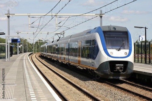 Fotomural Bahnhof mit Regionalbahn