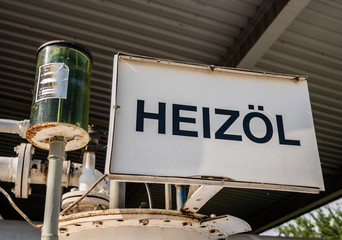 Heizöl Schild