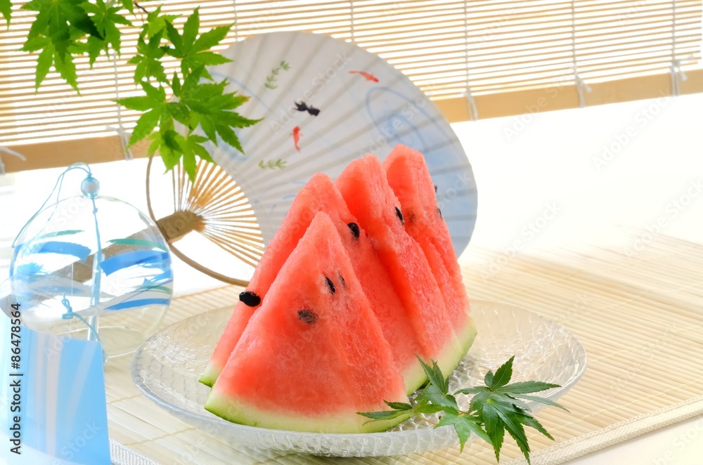 夏イメージ スイカ 風鈴 団扇 青モミジ の Stock フォト | Adobe Stock