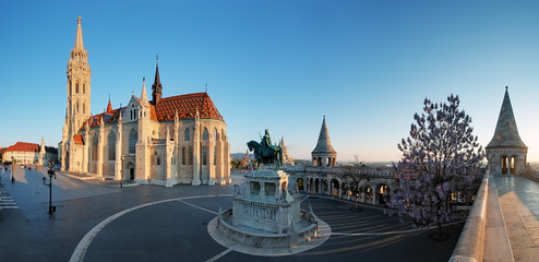 Canvas Print - Fishermans Bastion and church in Budapest, Hungary - panorama