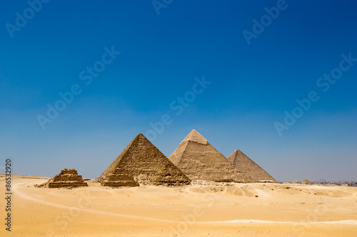 Fotomural pyramids of Giza in Cairo, Egypt.