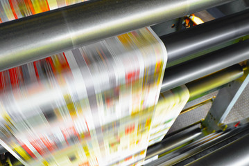 drucken eines Tageszeitung in einer Druckerei // printing machine daily newspaper 