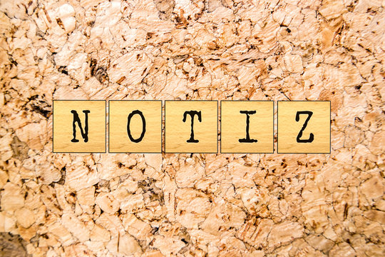 Pinnwand mit Wort Notiz