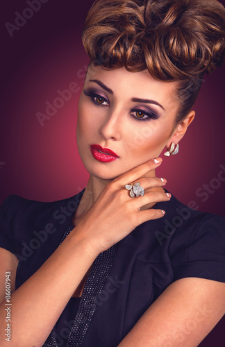 Naklejka na szybę Luxury portrait of beautiful woman with evening make up, vintage hairstyle and diamond jewelry 