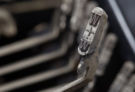 W hammer - old manual typewriter