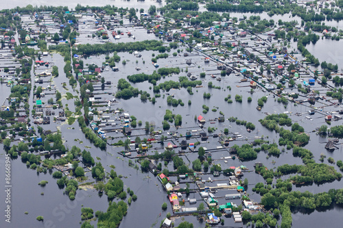 Cuadros en Lienzo Pueblo inundado en las tierras bajas del gran río