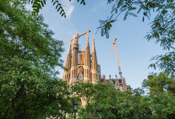 Wall Mural - Basilica and Expiatory Church of the Holy Family in Barcelona, Spain