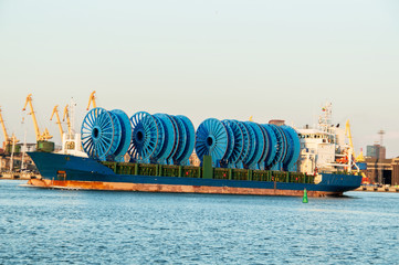 Transportation of coils for electrical high-voltage cable on the ship