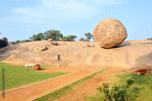 Fotografie, Obraz Krishna's Butter Ball in Mahabalipuram,India