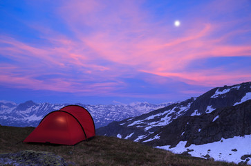Fototapete - Tent at a mountain campsite in the Alps during an beautiful evening.
