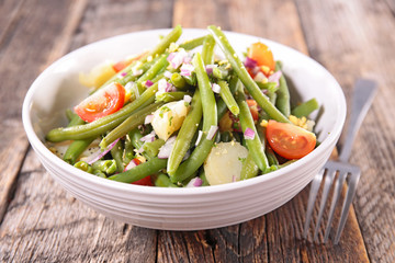 green bean salad with tomato and potato