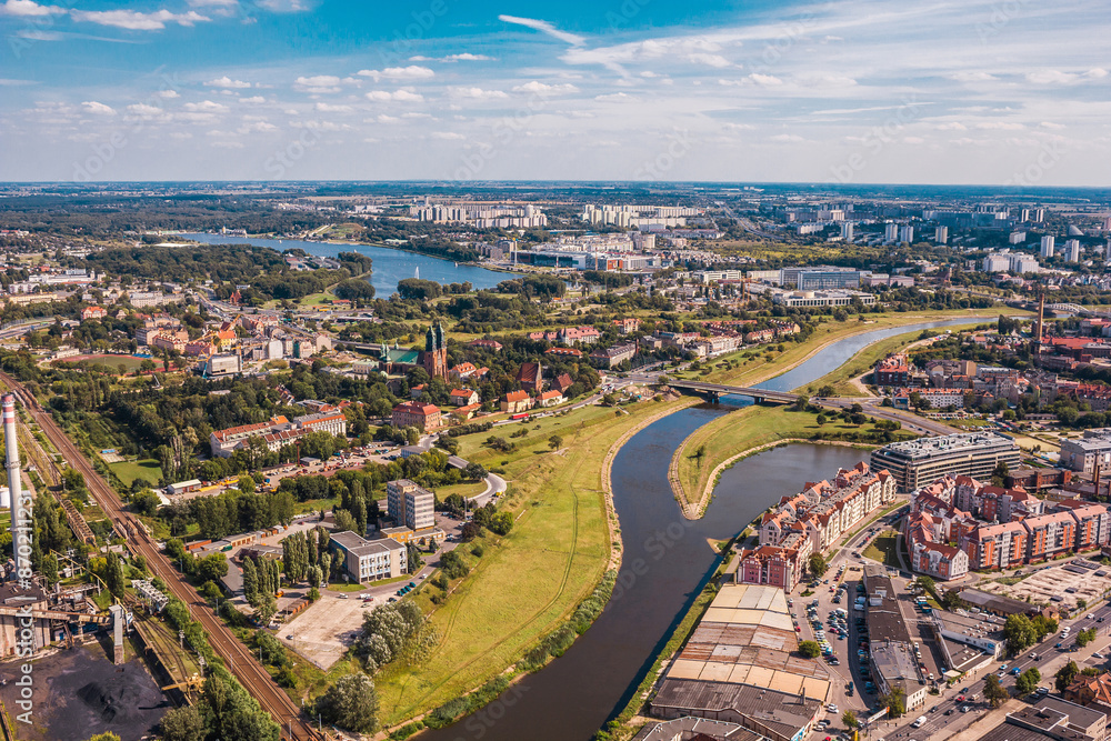 Obraz na płótnie Miasto Poznań nad rzeką Wartą, widok z lotu ptaka w salonie