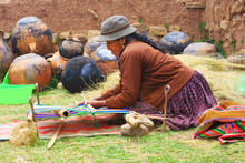 Weaving Peruvian Cloth